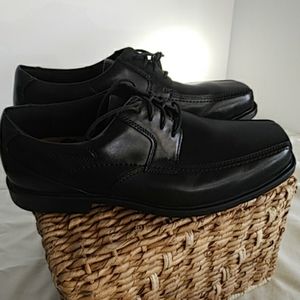 Dunham by New Balance Mens Dress shoes size 10.5